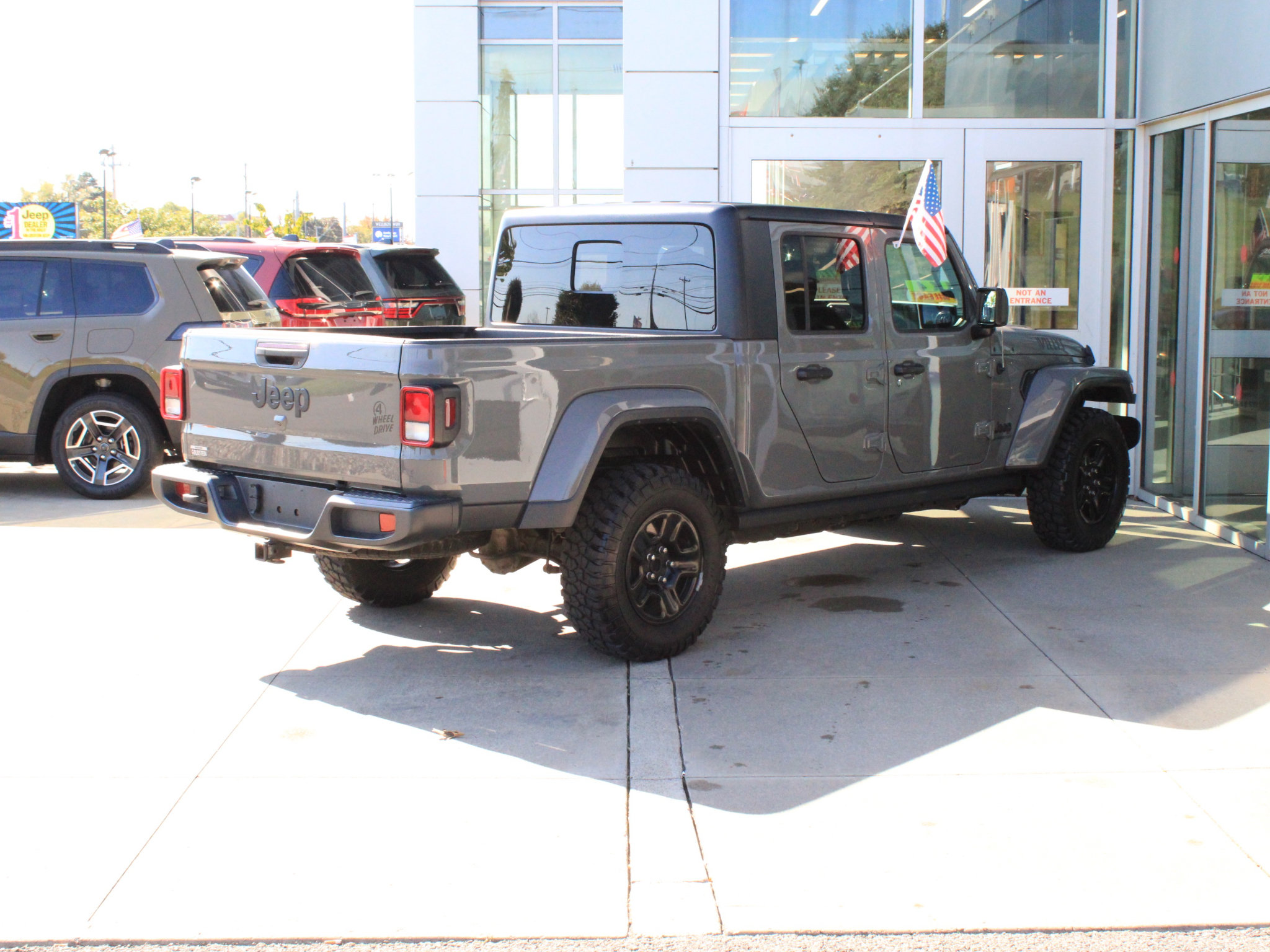 Used 2021 Jeep Gladiator Sport AWD/4WD image 6