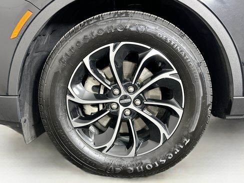 Used 2024 Lincoln Nautilus Premier image 11