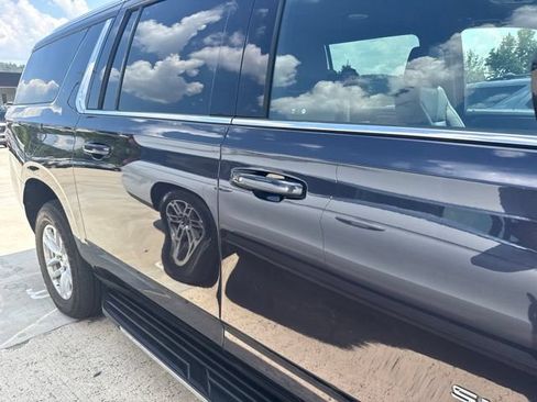 Used 2023 Chevrolet Suburban LT RWD image 12