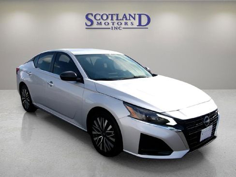 Used 2024 Nissan Altima 2.5 SV FWD image 4