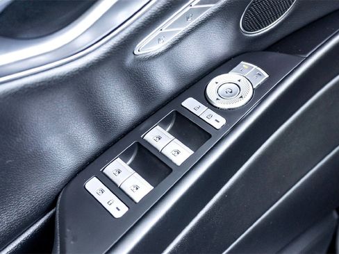 Used 2023 Genesis G80 2.5T image 11