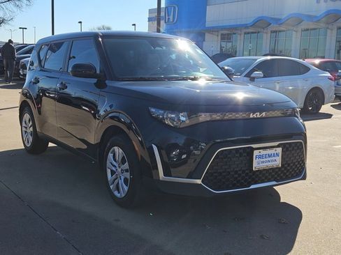 Used 2024 Kia Soul LX image 3