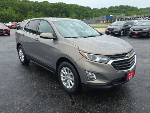 Used 2018 Chevrolet Equinox LT FWD image 2