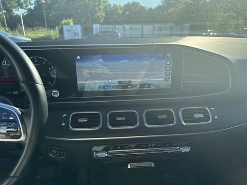 Used 2022 Mercedes-Benz GLS 450 4MATIC image 25