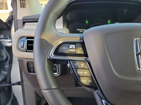 Certified 2023 Lincoln Nautilus FWD w/ Premium Package image 23