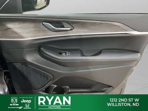 New 2026 Jeep Grand Cherokee Altitude AWD/4WD image 42