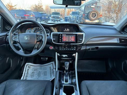 Used 2017 Honda Accord EX image 14