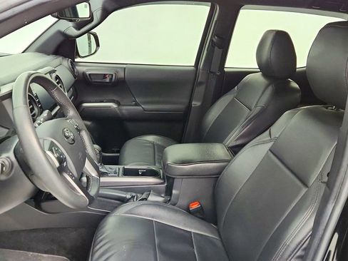 Used 2022 Toyota Tacoma TRD Sport w/ Technology Package image 17