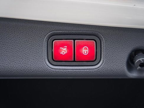 Used 2020 Mercedes-Benz E 450 4MATIC Sedan image 11