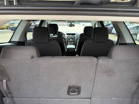 Used 2016 Chevrolet Traverse LT w/ Style and Technology Package FWD image 11