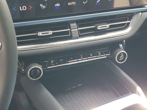 New 2025 Chevrolet Equinox EV LT image 25