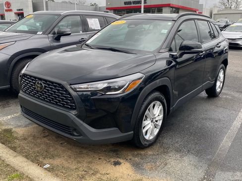 Used 2023 Toyota Corolla Cross LE image 2