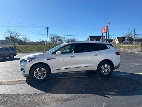 Used 2020 Buick Enclave Essence w/ Sound and Sites Package image 2