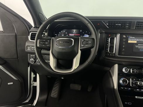 Used 2024 GMC Yukon Denali image 15