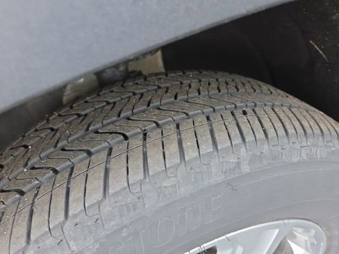 Used 2024 GMC Terrain SLE image 31