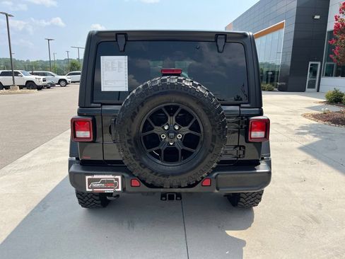 Used 2025 Jeep Wrangler Unlimited Sport AWD/4WD image 18