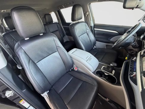 Used 2019 Toyota Highlander Plus w/ Protection Package #3 AWD/4WD image 23