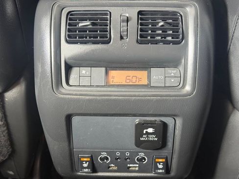 Used 2017 Nissan Pathfinder Platinum w/ Family Entertainment Package FWD image 39