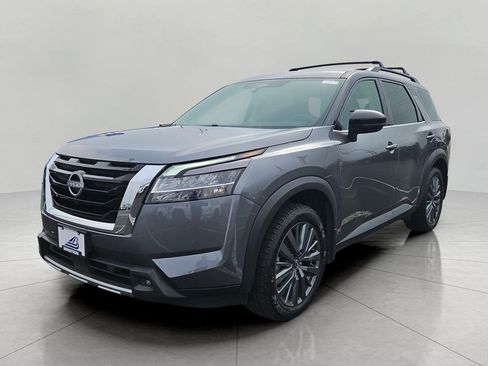 Used 2024 Nissan Pathfinder SL w/ SL Premium Package AWD/4WD image 4