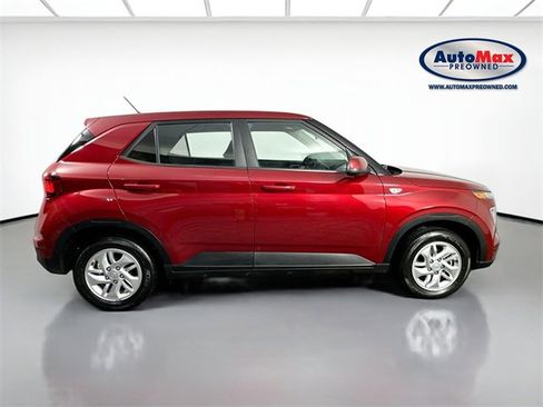 Used 2024 Hyundai Venue SE image 9