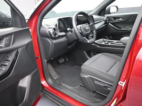 Used 2026 Chevrolet Equinox LT AWD/4WD image 9