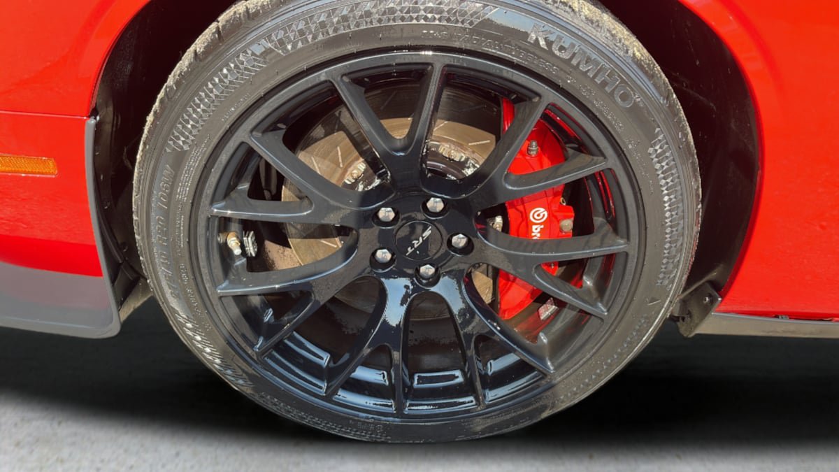Used 2015 Dodge Challenger SRT Hellcat RWD image 18