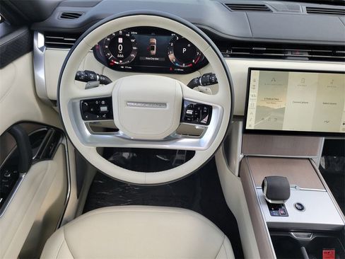 Used 2025 Land Rover Range Rover Long Wheelbase Autobiography image 19