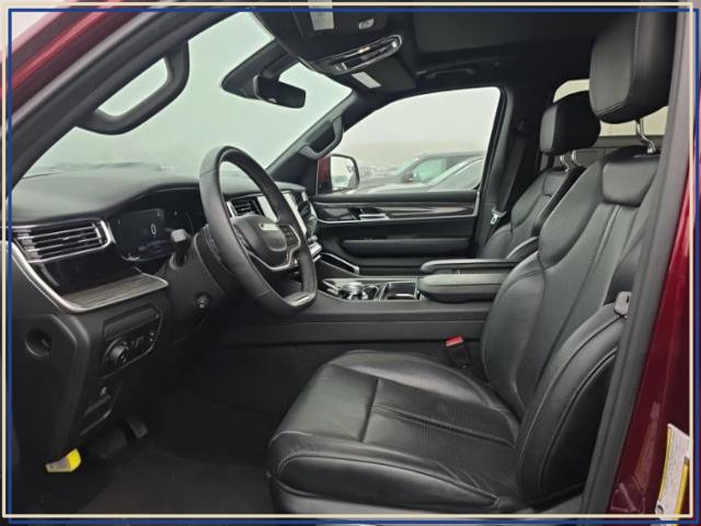 Used 2022 Jeep Wagoneer Series III w/ Premium Group I AWD/4WD image 2
