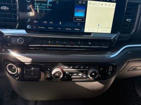 Used 2023 Chevrolet Silverado 1500 LT image 10