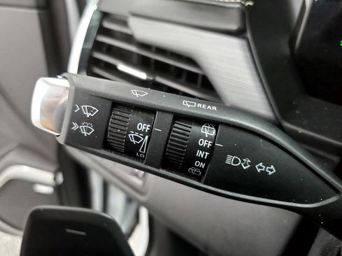 Used 2025 GMC Acadia Elevation FWD image 33