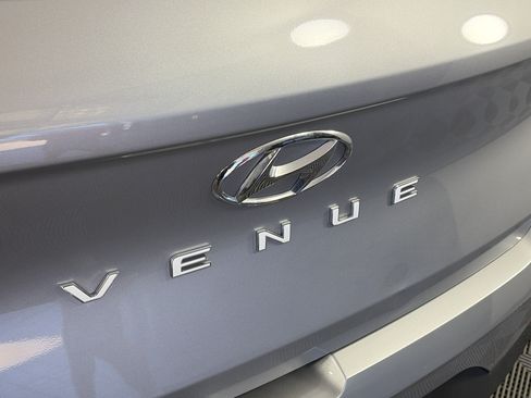 Used 2025 Hyundai Venue SEL FWD image 17
