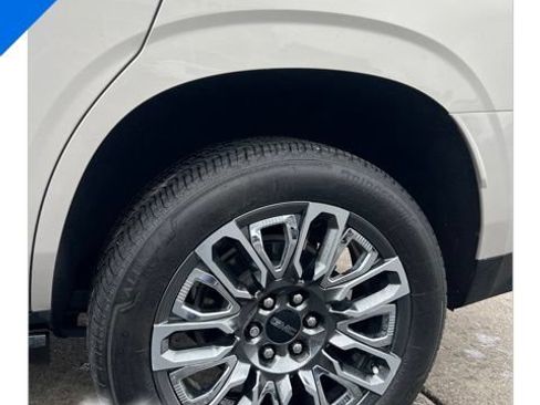 Used 2021 GMC Yukon Denali w/ Denali Premium Package AWD/4WD image 14