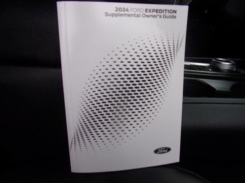 Used 2024 Ford Expedition XLT image 16