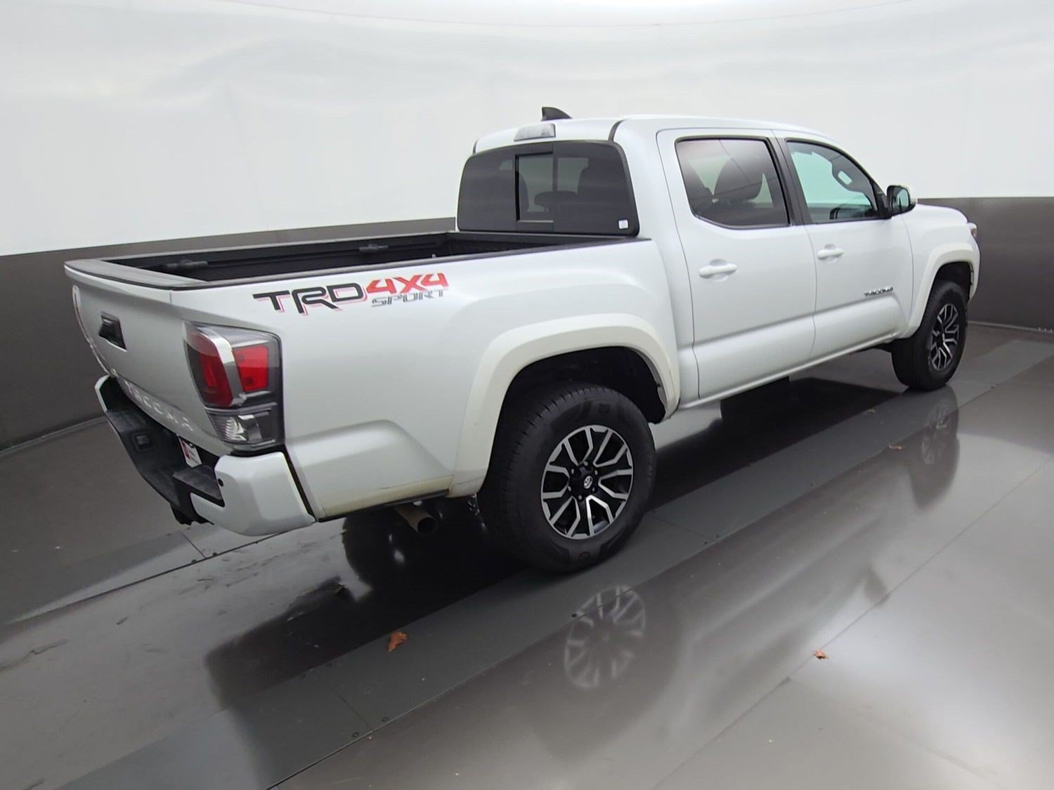 Certified 2022 Toyota Tacoma TRD Sport w/ Technology Package AWD/4WD image 10