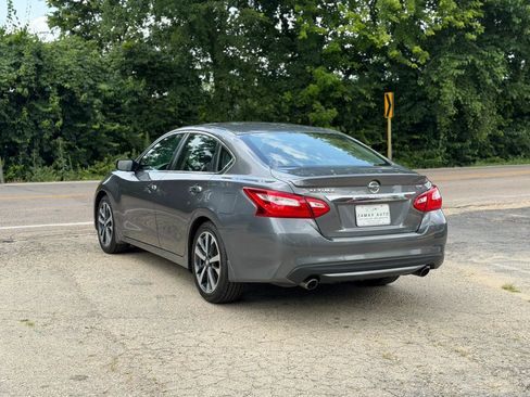 Used 2016 Nissan Altima 2.5 SR FWD image 11
