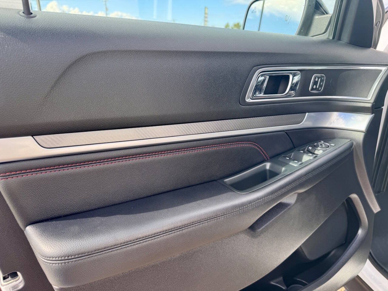 Used 2019 Ford Explorer Sport w/ Equipment Group 401A AWD/4WD image 9