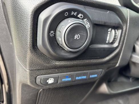 Used 2024 Jeep Wrangler Unlimited w/ Convenience Group AWD/4WD image 21