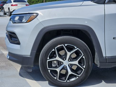 Used 2024 Jeep Compass Limited AWD/4WD image 12