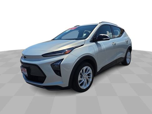 Used 2023 Chevrolet Bolt EUV LT FWD image 4
