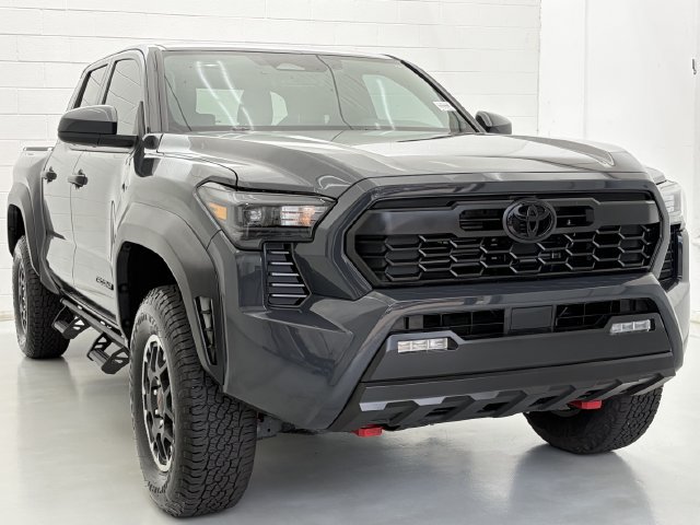 Used 2025 Toyota Tacoma TRD Off-Road AWD/4WD image 2