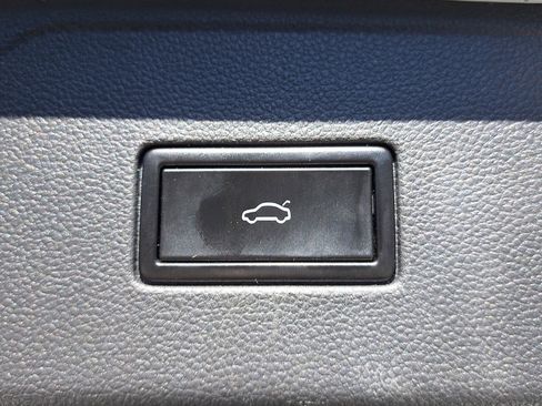 Used 2018 Volkswagen Atlas SEL Premium image 15