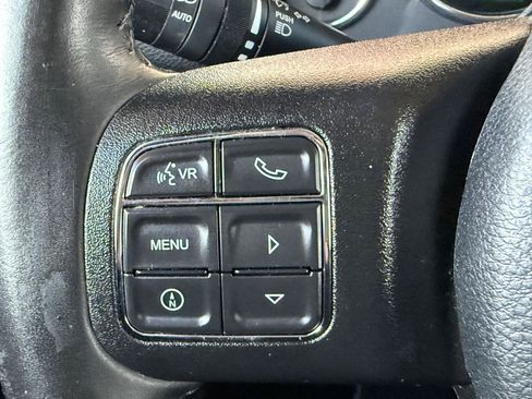 Used 2018 Jeep Wrangler Unlimited Rubicon w/ Connectivity Group AWD/4WD image 17