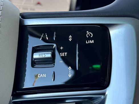 Used 2023 Land Rover Range Rover Long Wheelbase SE image 30