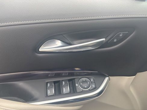 Used 2021 Cadillac XT4 Luxury w/ Cold Weather Package image 10