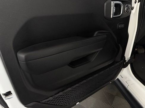 Used 2025 Jeep Wrangler Unlimited Rubicon 4xe image 24