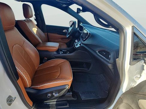 Used 2025 Chrysler Pacifica Pinnacle image 17