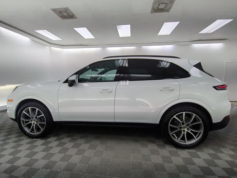 Used 2026 Porsche Cayenne AWD/4WD image 2