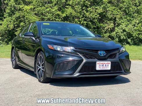 Used 2023 Toyota Camry SE image 9