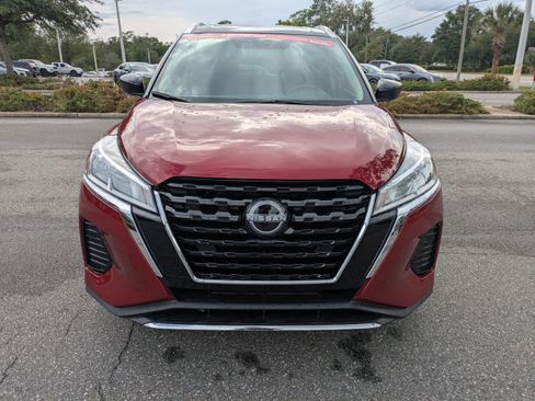 Certified 2024 Nissan Kicks SV FWD image 9
