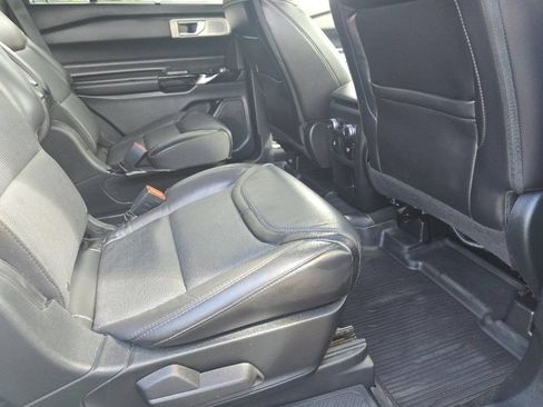 Used 2021 Ford Explorer Platinum w/ Premium Technology Package AWD/4WD image 27